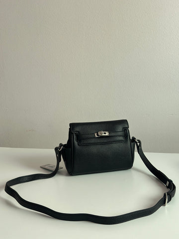 Minimalist Brown Crossbody Bag – Elegant Everyday Essential