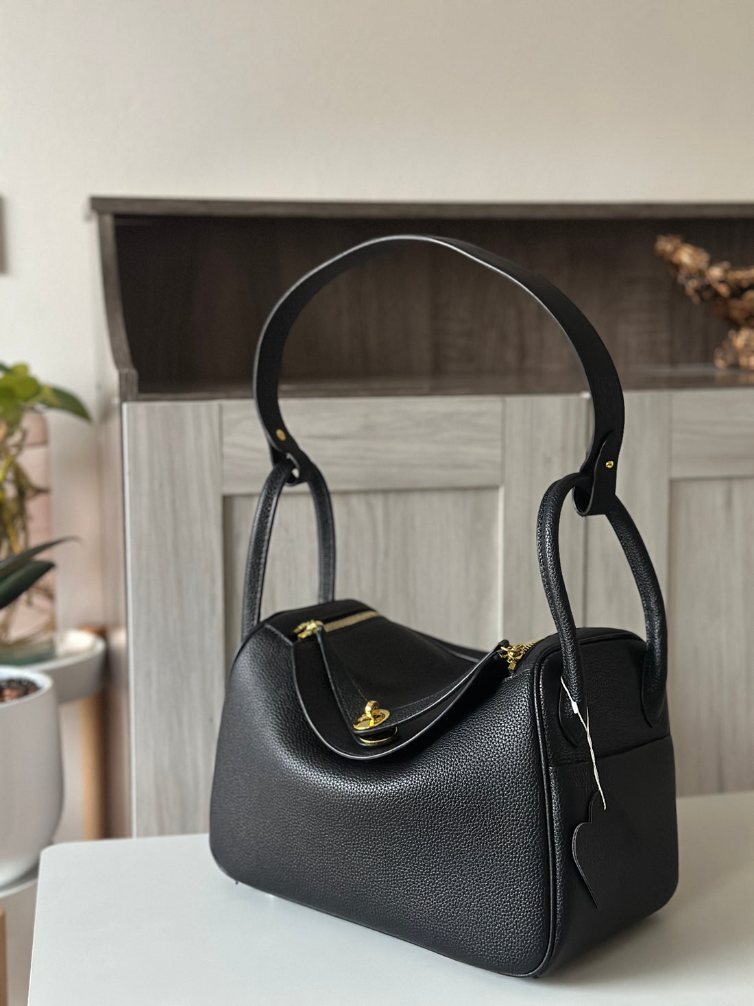 Elegant Soft Leather Shoulder Bag with Detachable Strap