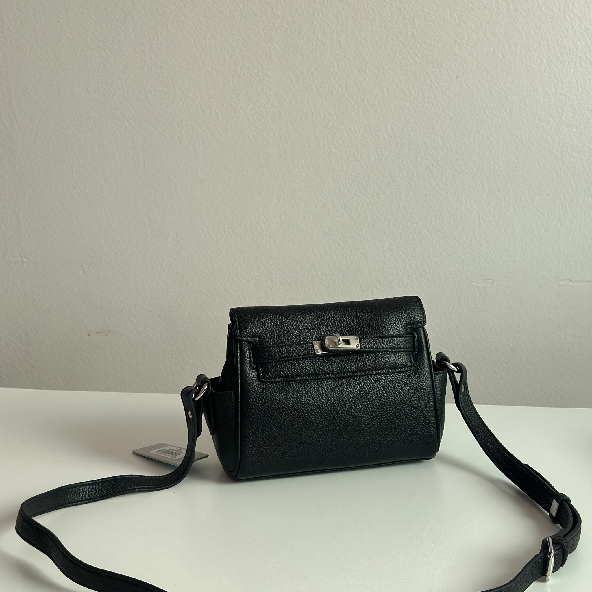 Minimalist Brown Crossbody Bag – Elegant Everyday Essential