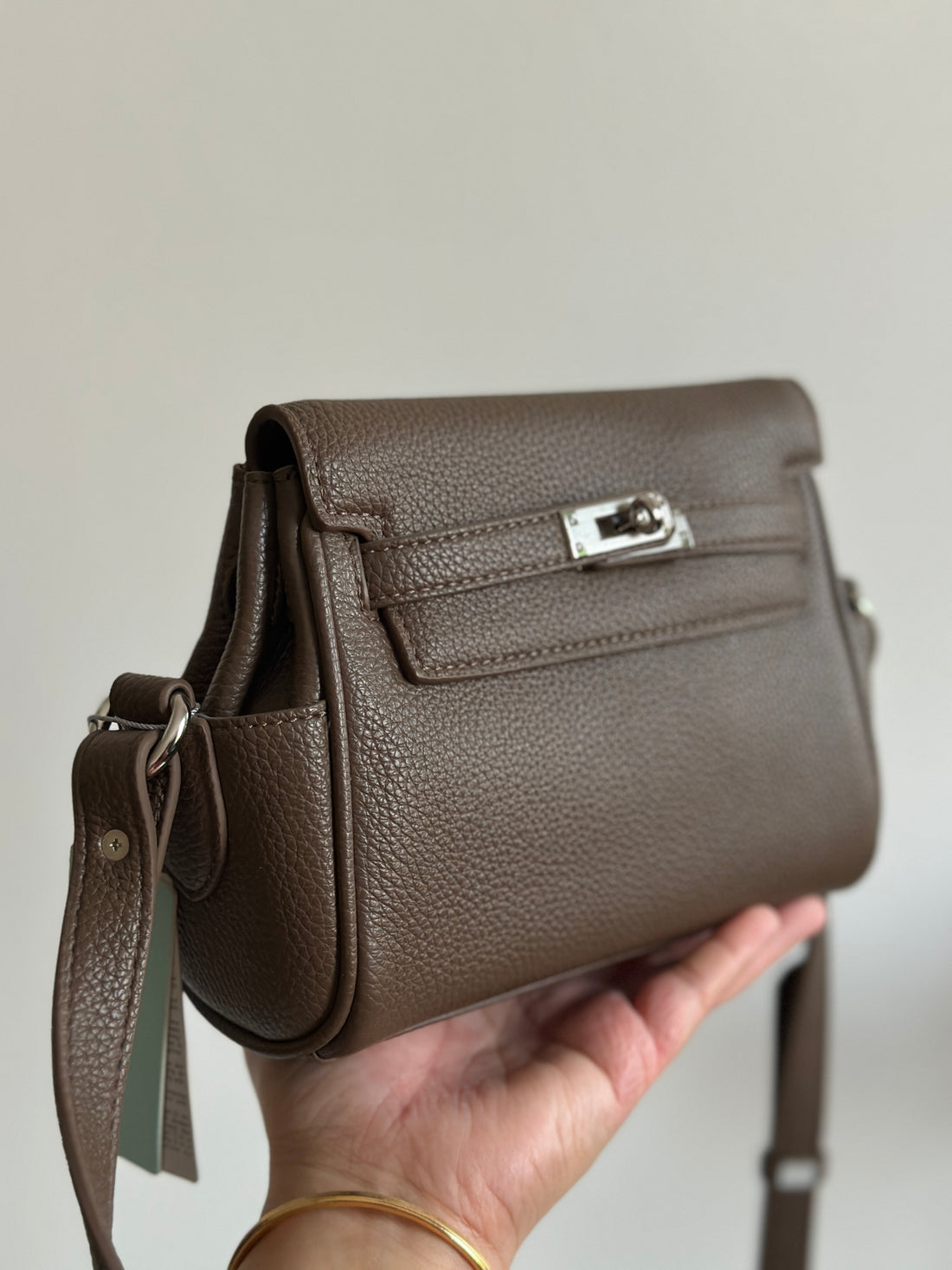 Minimalist Brown Crossbody Bag – Elegant Everyday Essential